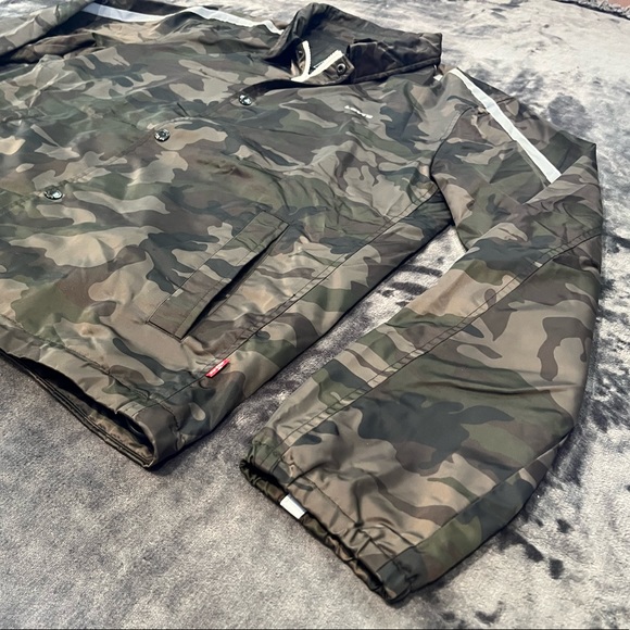 Levi’s Shell Jacket - Medium - Picture 3 of 16